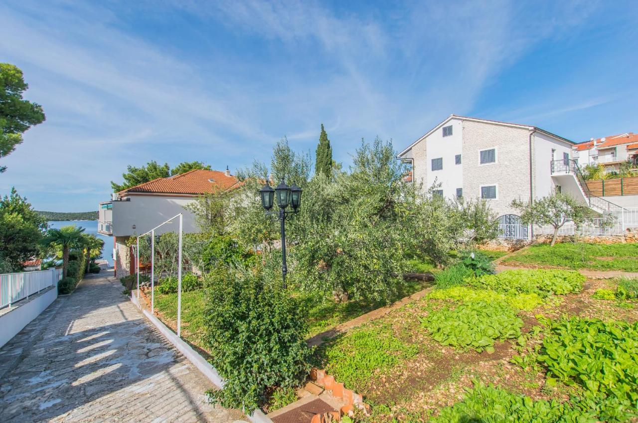 Apartment And Rooms Franka Жаборич Екстериор снимка