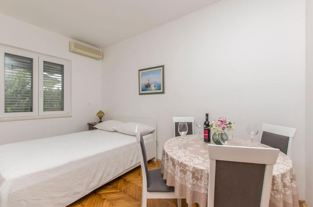 Apartment And Rooms Franka Жаборич Екстериор снимка