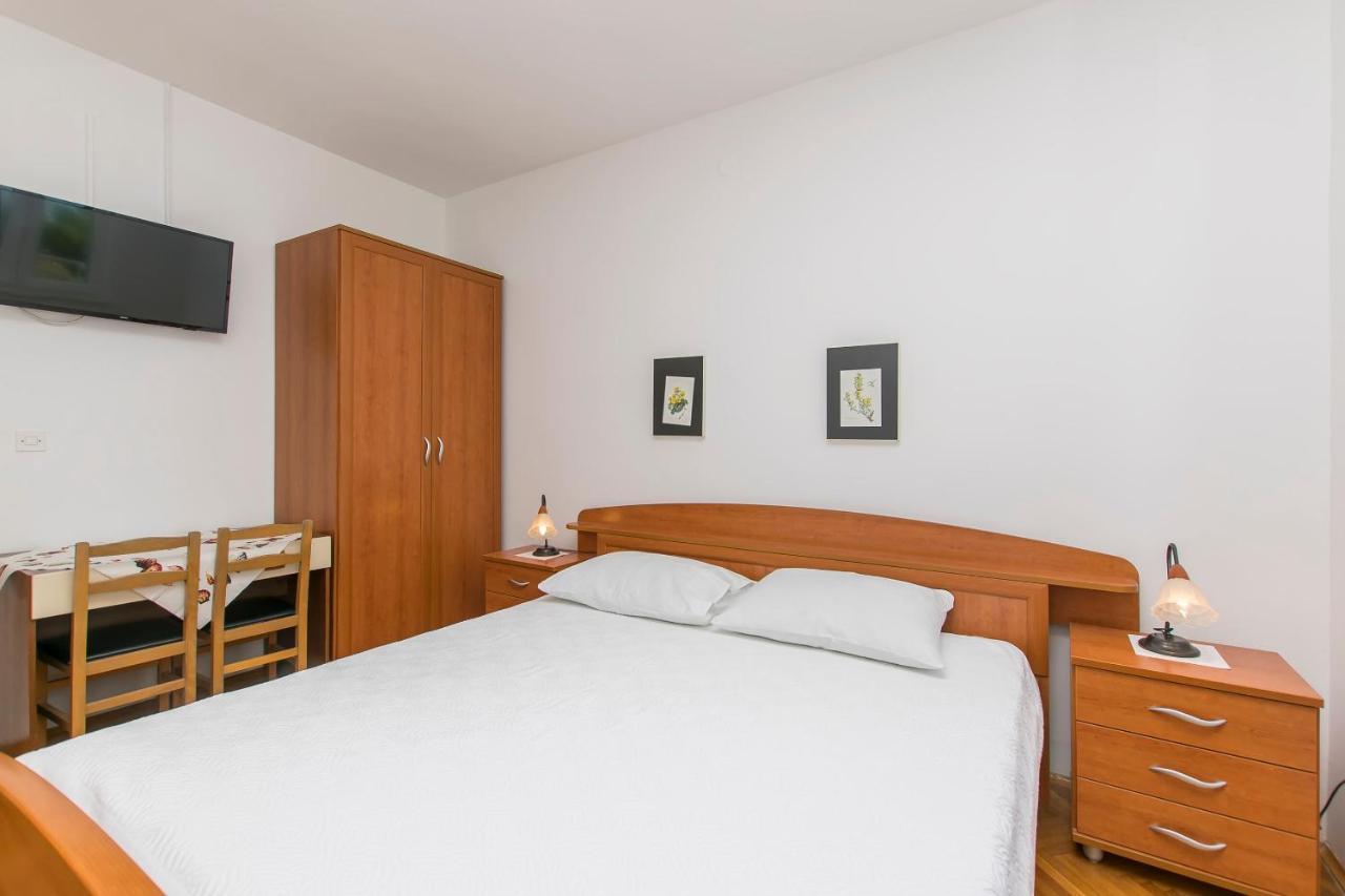 Apartment And Rooms Franka Жаборич Екстериор снимка