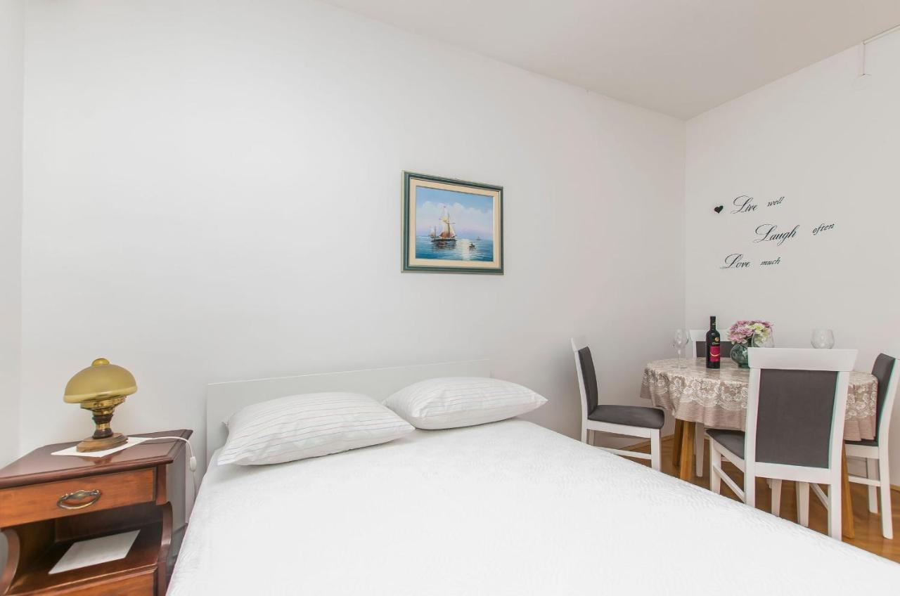Apartment And Rooms Franka Жаборич Екстериор снимка