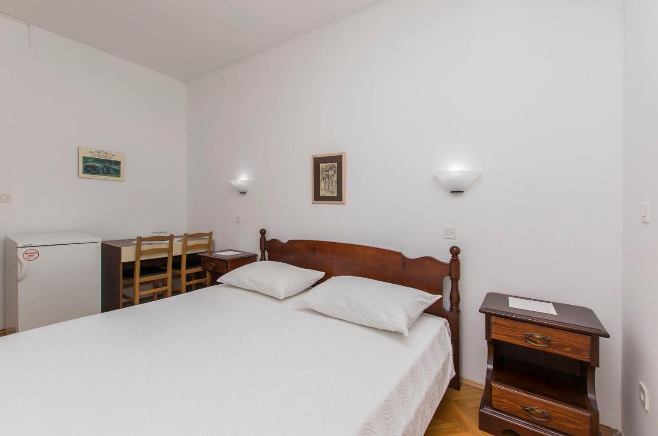 Apartment And Rooms Franka Жаборич Екстериор снимка