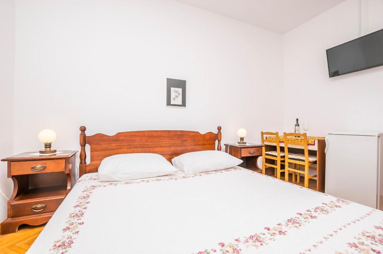 Apartment And Rooms Franka Жаборич Екстериор снимка