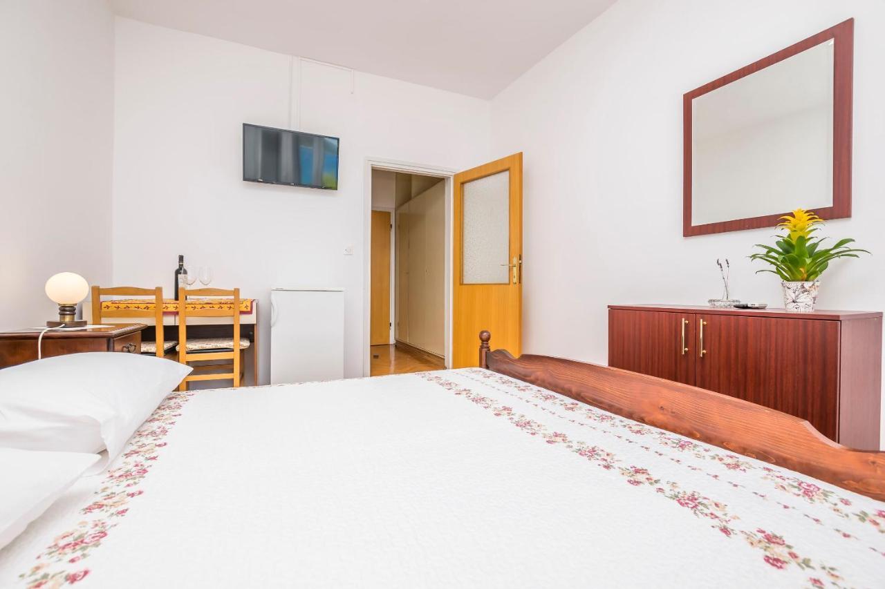 Apartment And Rooms Franka Жаборич Екстериор снимка