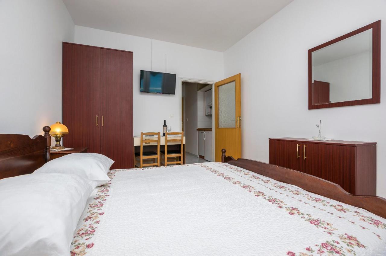 Apartment And Rooms Franka Жаборич Екстериор снимка